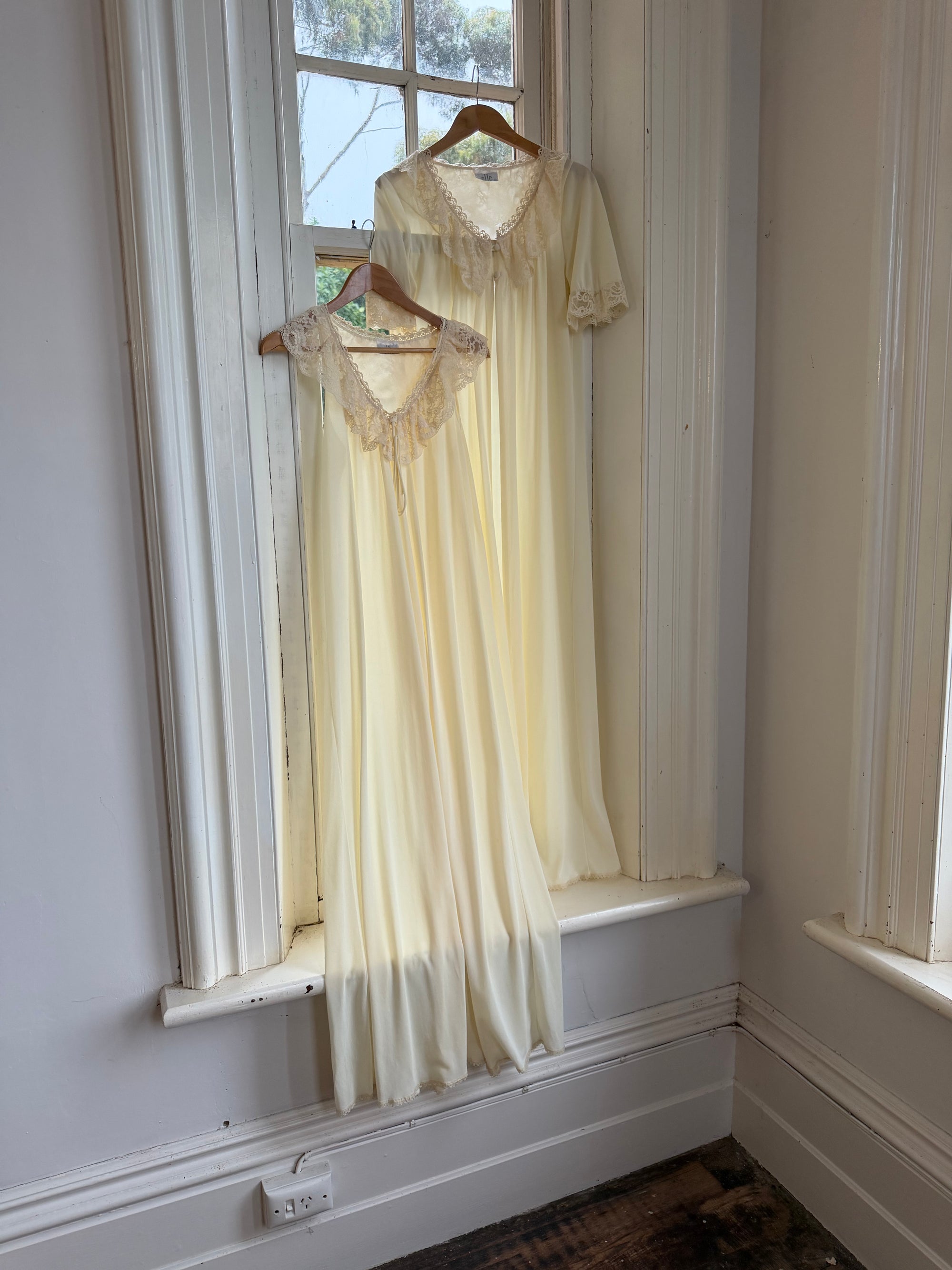 Vintage 80s Creme Lace Peignoir and Slip Set