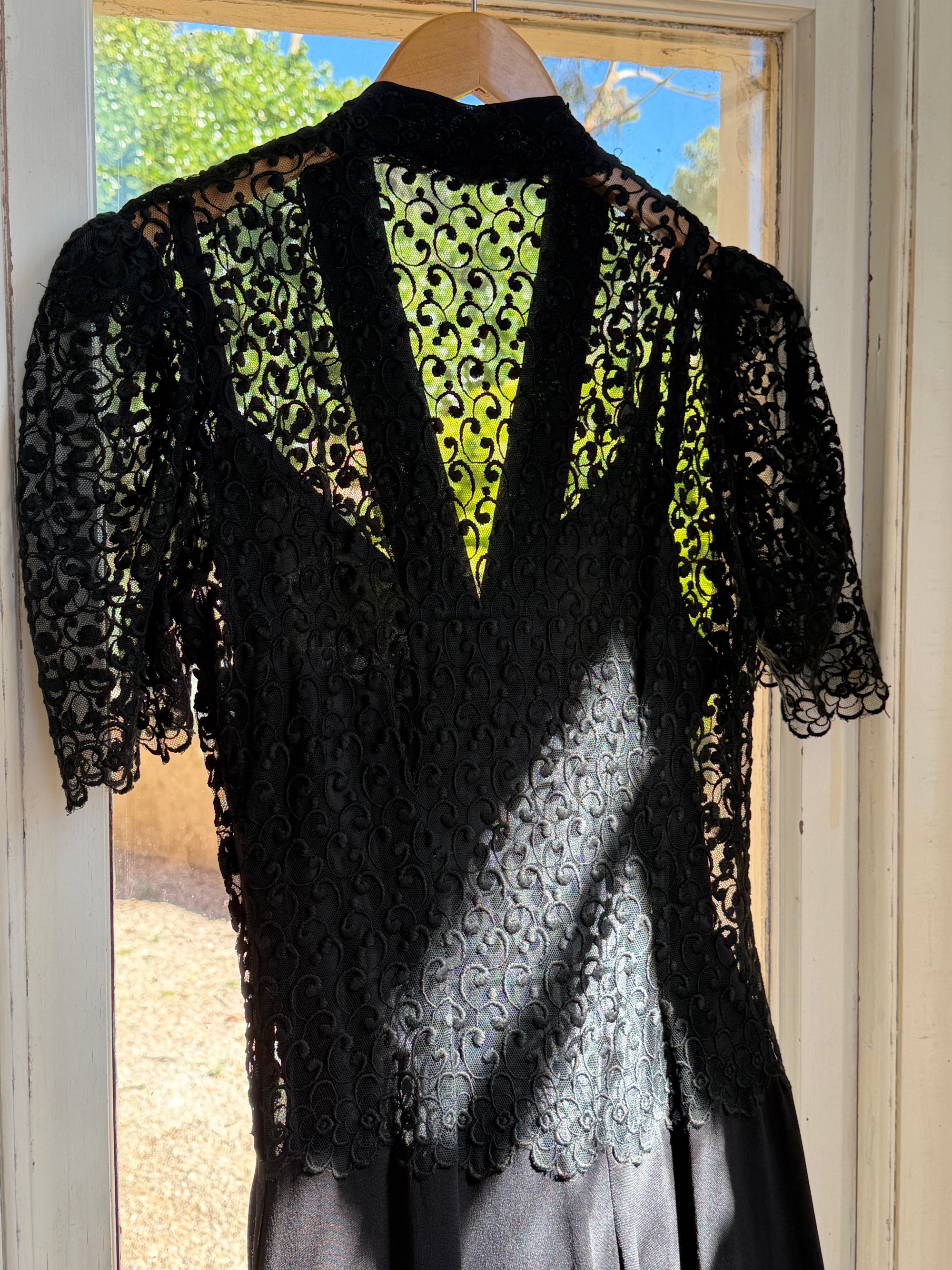 Vintage 40s Guipure Lace Short Sleeved Gown Noir