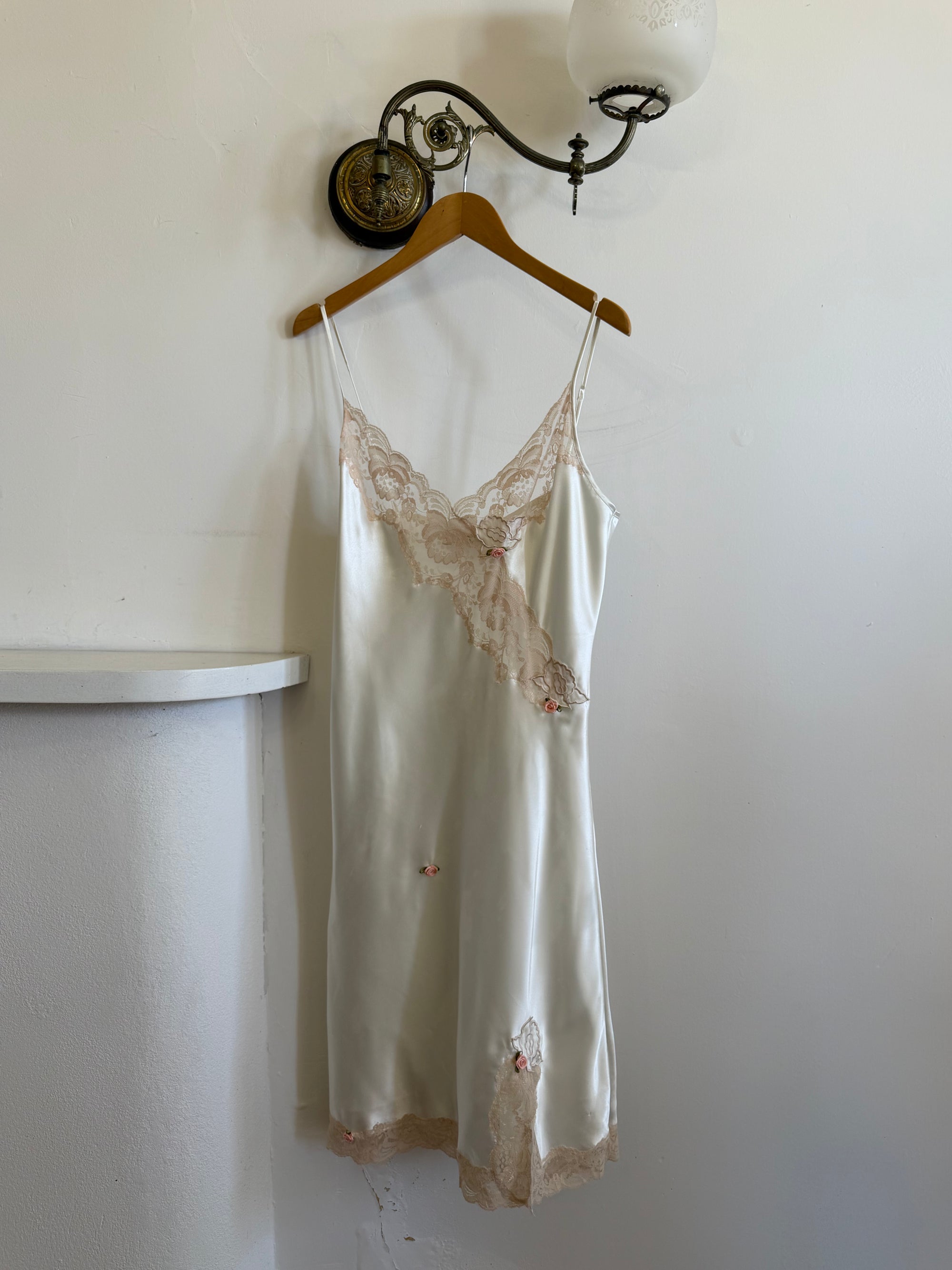 Vintage Y2K Victorias Secret Ivory Satin Champagne Lace &amp; Pink Rosettes Mini Slip Dress