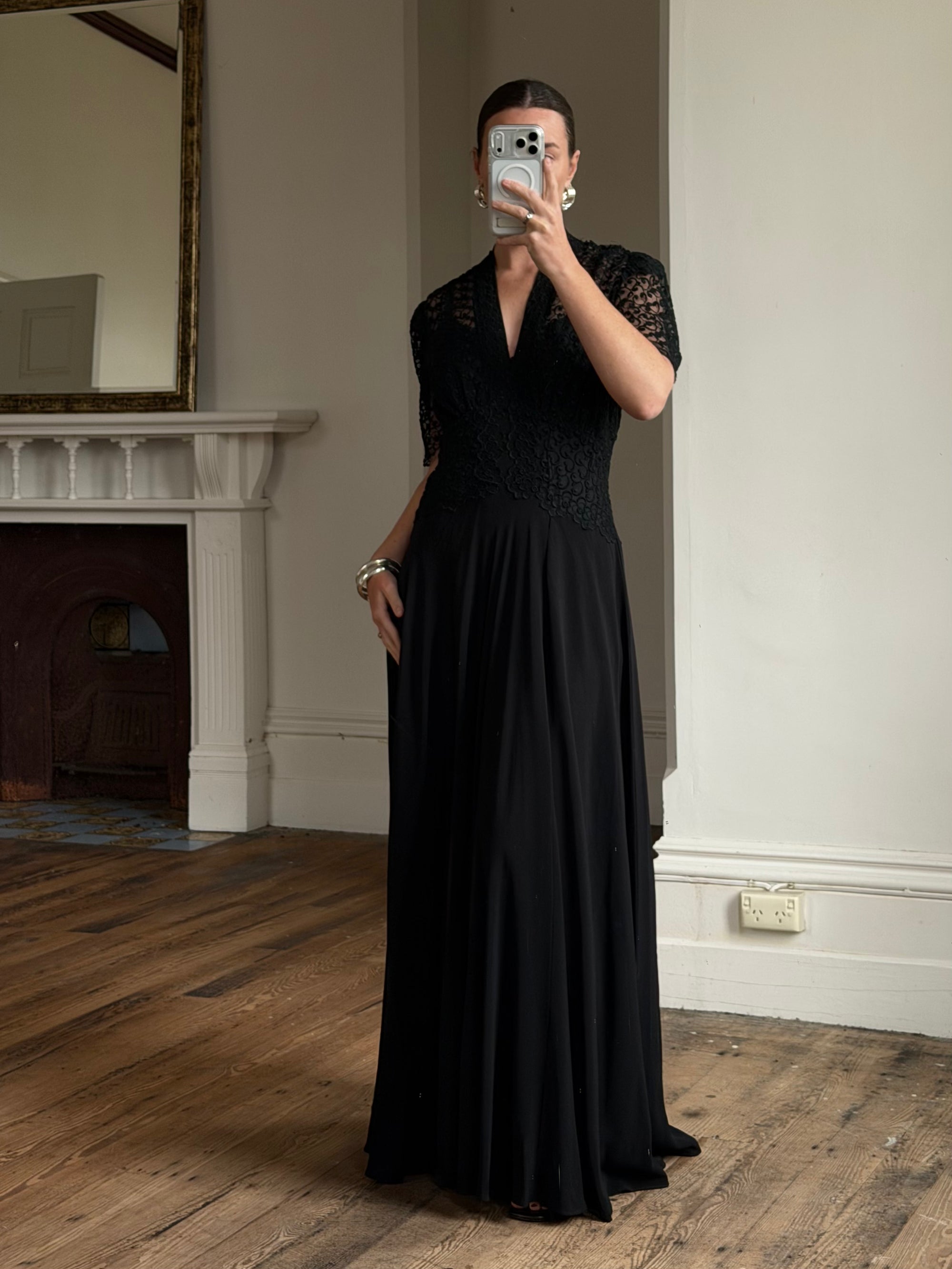 Vintage 40s Guipure Lace Short Sleeved Gown Noir