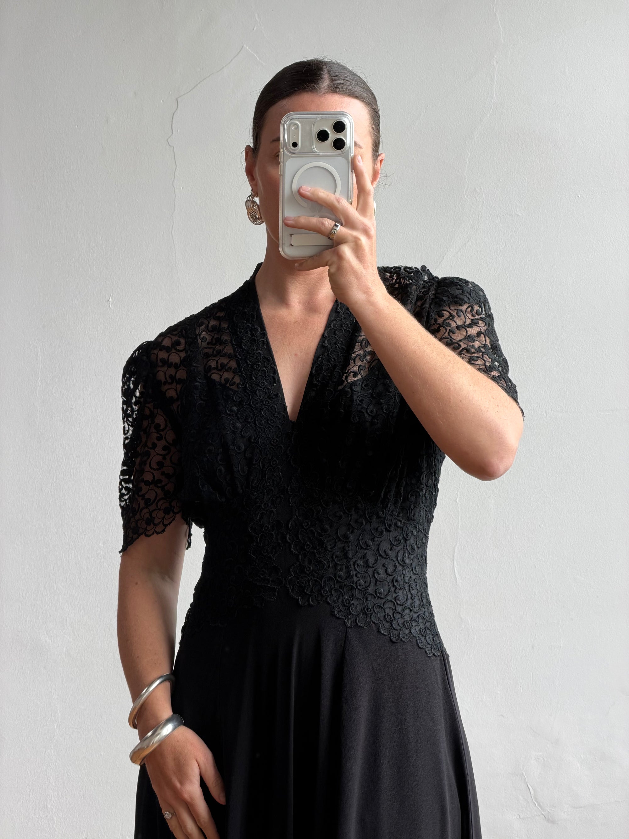 Vintage 40s Guipure Lace Short Sleeved Gown Noir