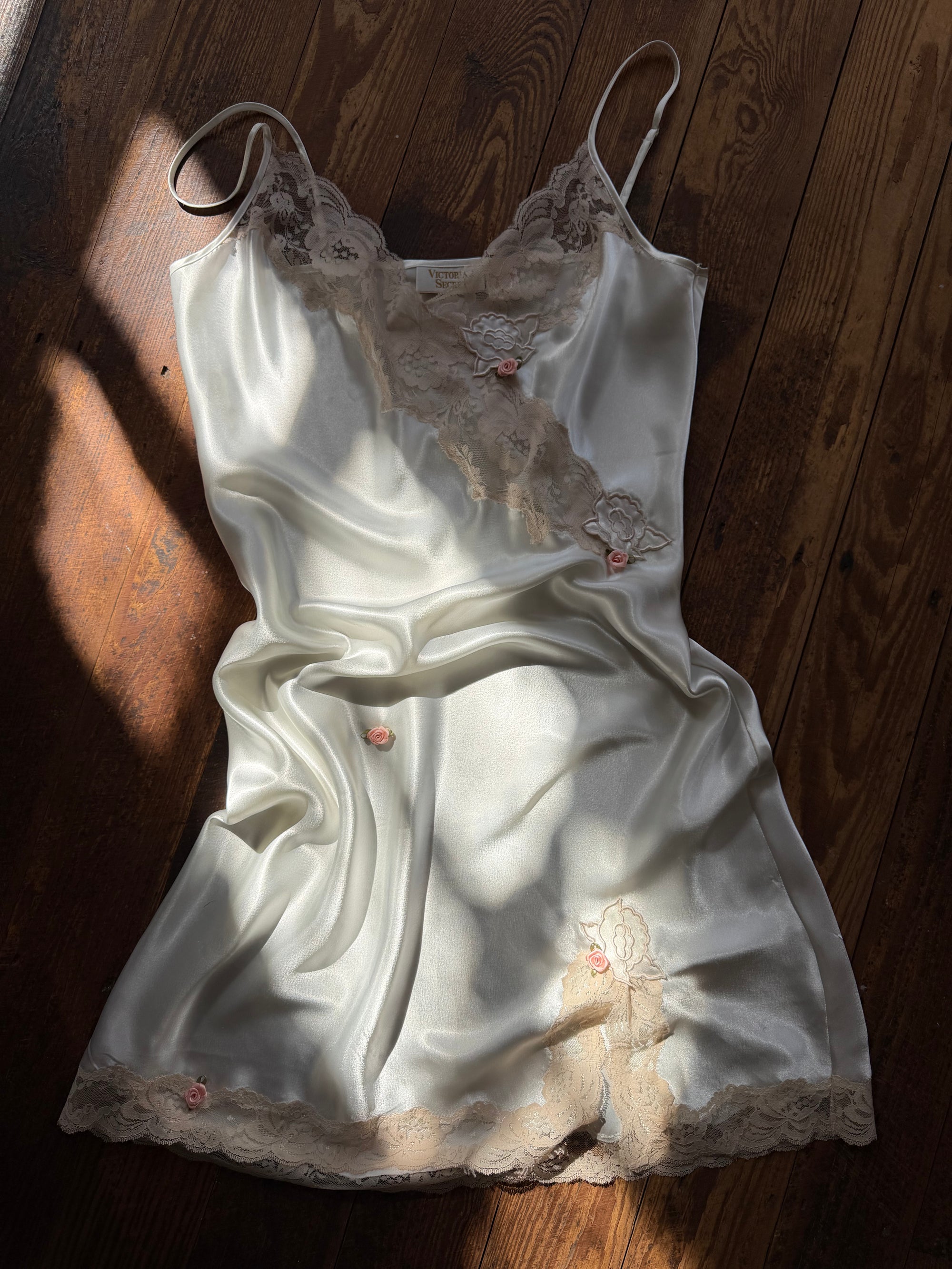 Vintage Y2K Victorias Secret Ivory Satin Champagne Lace &amp; Pink Rosettes Mini Slip Dress
