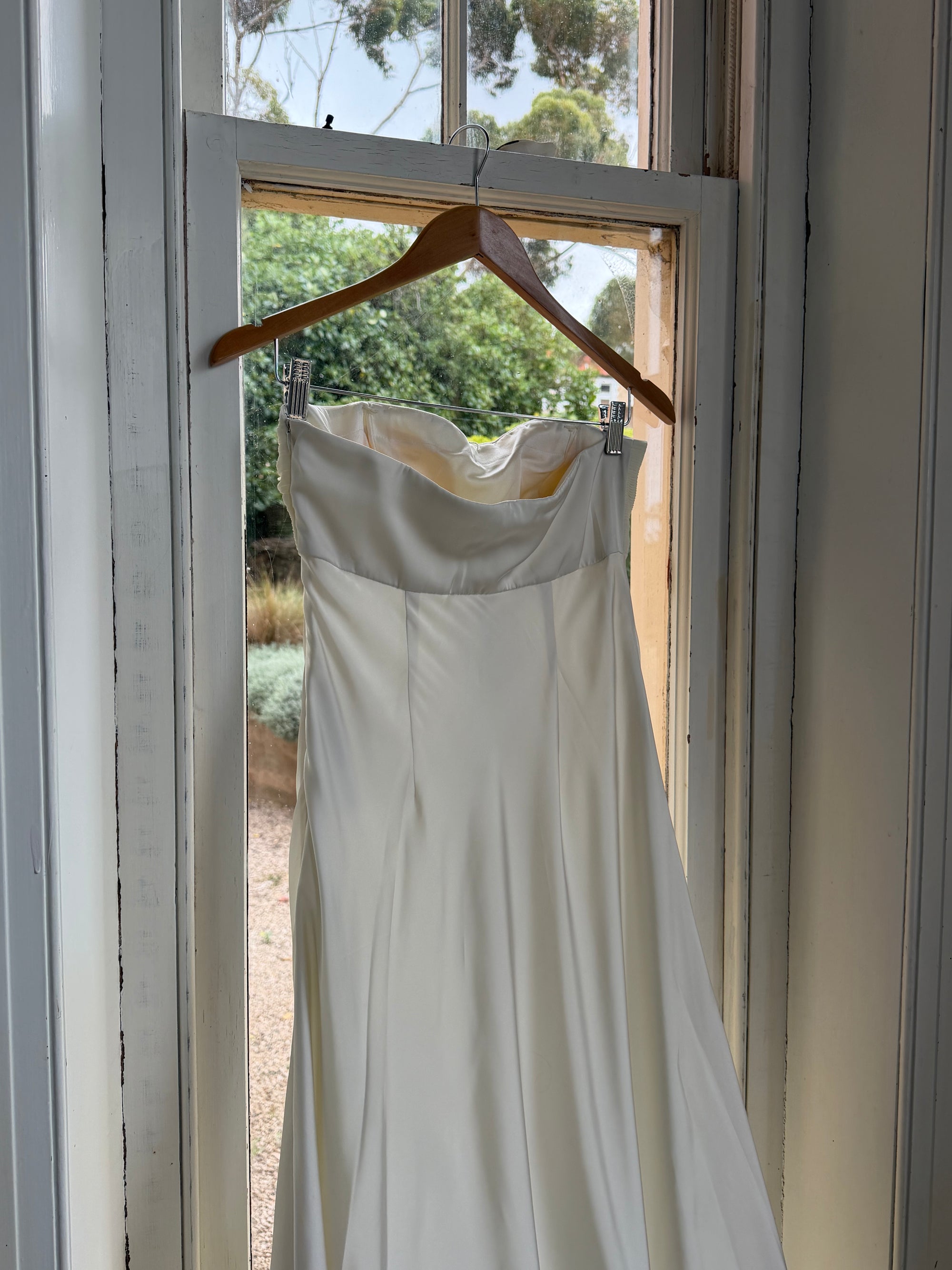 Vintage Y2K Pleated Strapless Gold Embellished Bridal Dress